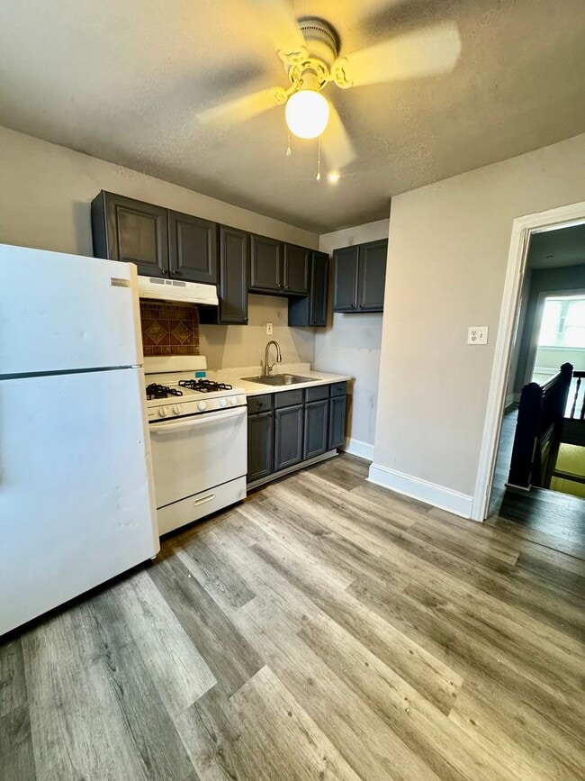 Photo - 325 W Earlham Ter Apartment