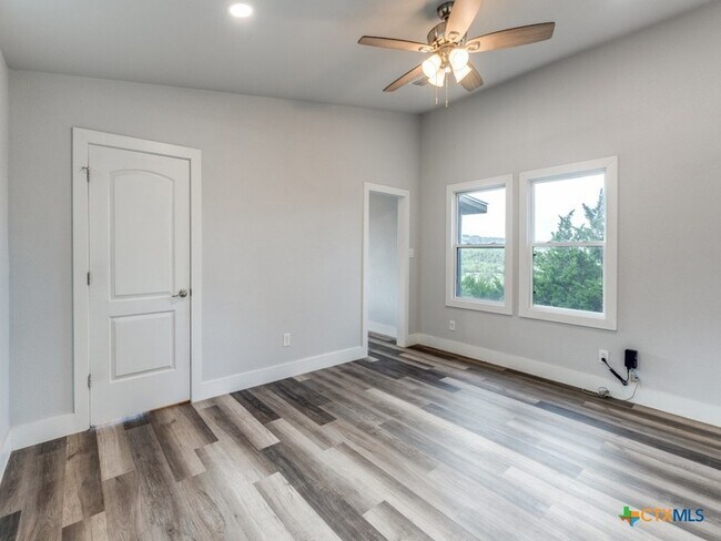 Foto del edificio - 238 Ledgeview Dr