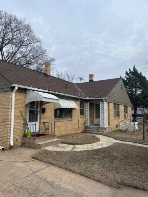 Building Photo - 4818 E English St