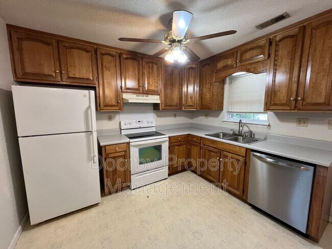 Building Photo - 6721 Bradley Ln