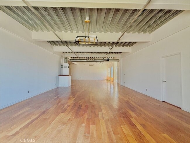Foto del edificio - 312 W 5th St