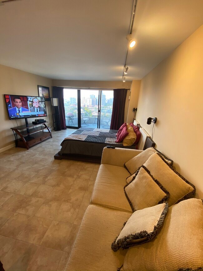2020 N Lincoln Park W Unit 17B, Chicago, IL 60614 Condo for Rent in Chicago, IL