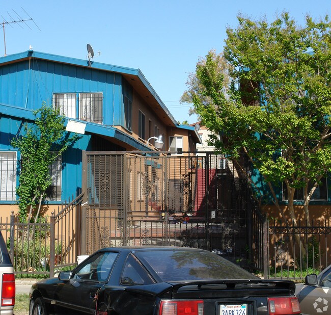 Building Photo - 1600-1602 Cedar Ave