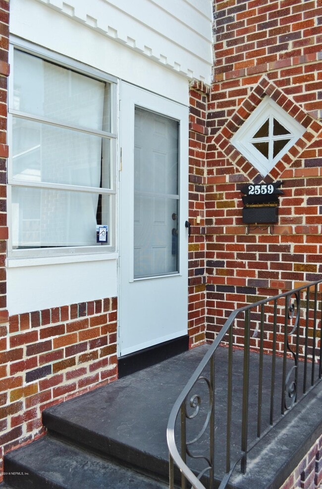 Building Photo - 2559 Dellwood Ave