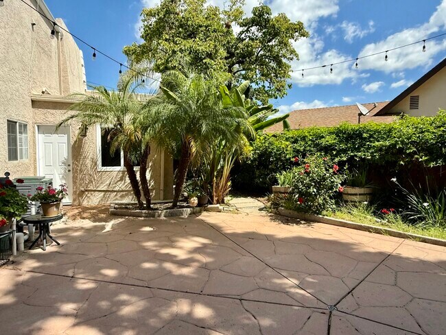 Foto del edificio - 272 Coralwood Ct