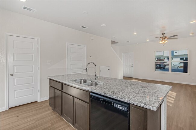 Foto del edificio - 601 W 24th St