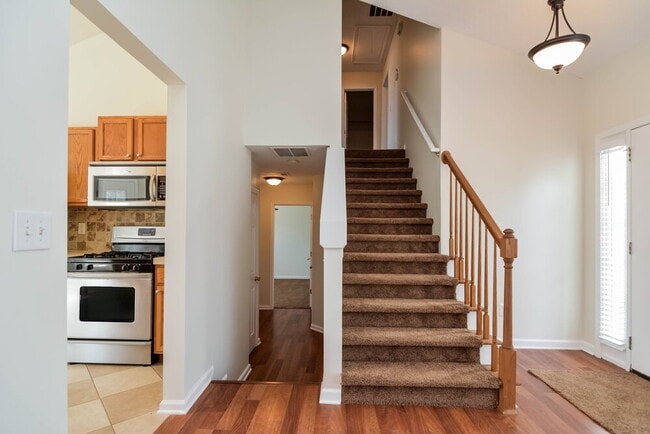 Building Photo - 2770 Lake Park Ridge W