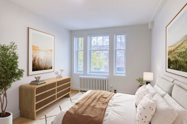Building Photo - 4557 Rue Sherbrooke O