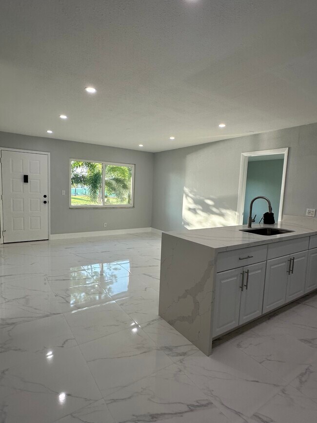 Building Photo - 4275 27th Ct SW