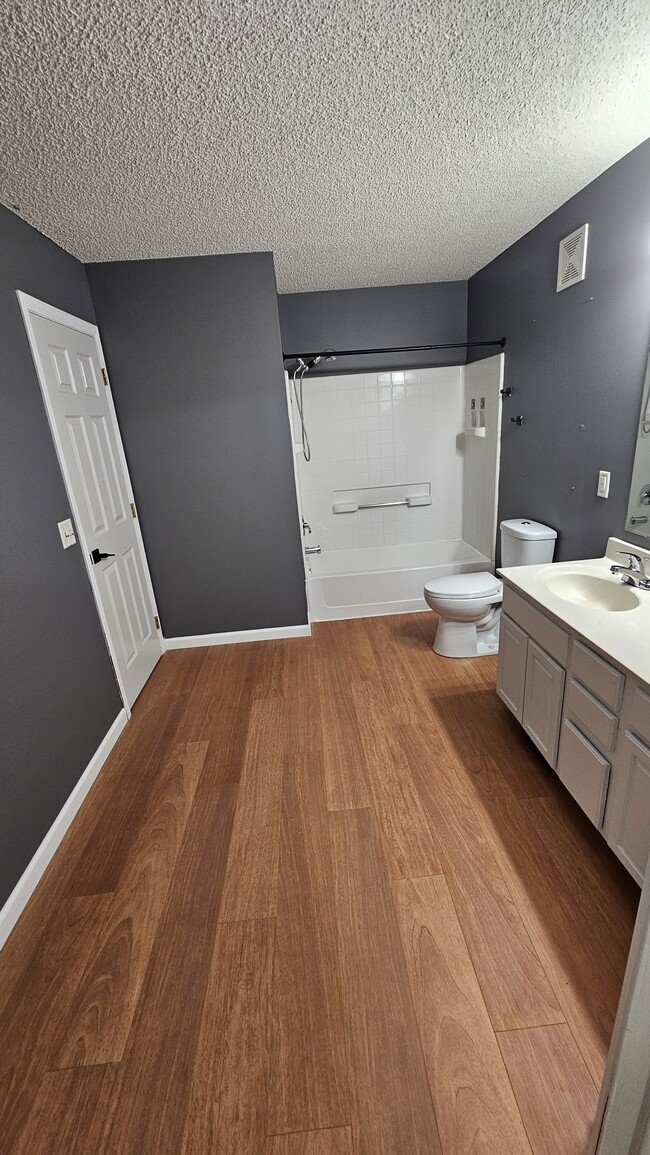 Building Photo - 10991 Oak Grv Cir