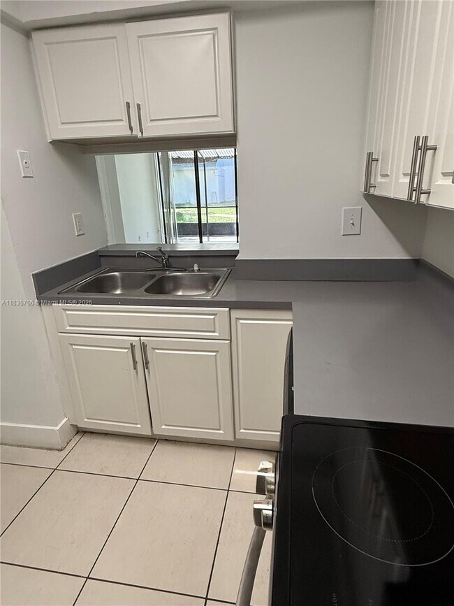 Foto del edificio - 8215 SW 152nd Ave