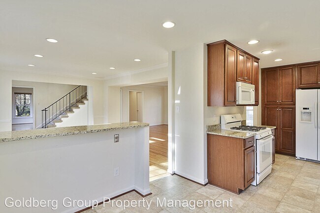 Building Photo - 4 br, 4.5 bath House - 10121 Donegal Court