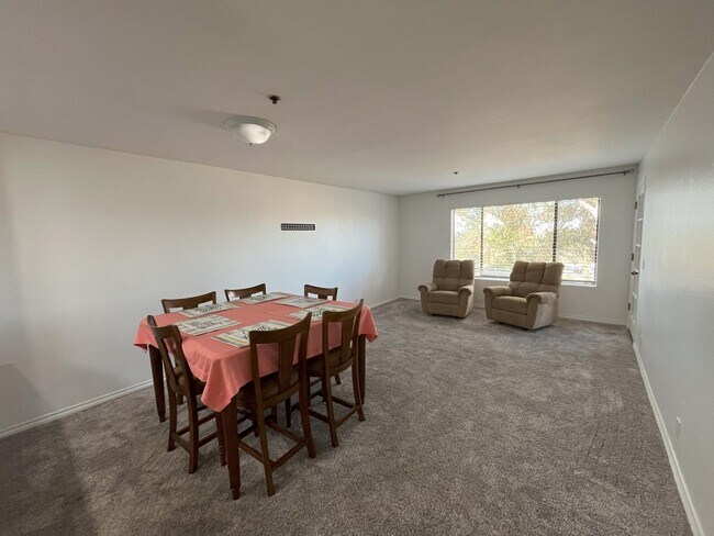 Foto del edificio - Beautiful 1 Bed 1 Bath Furnished Condo *Mo...