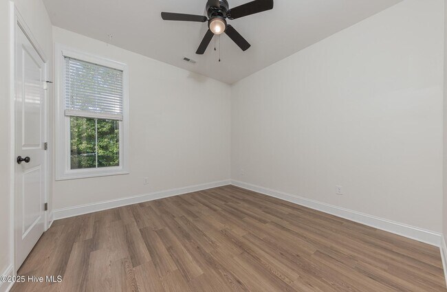 Building Photo - 111 Hampton Ct