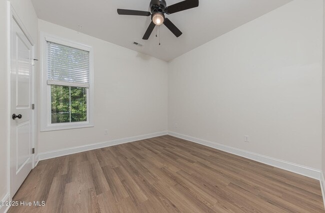 Foto del edificio - 111 Hampton Ct