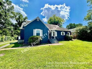 Building Photo - 3002 Pope Dr