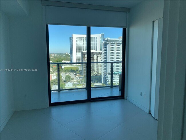Foto del edificio - 501 NE 31st St