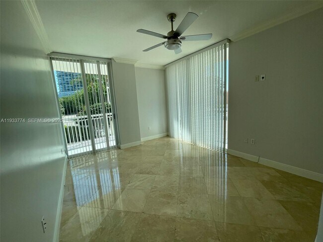 Foto del edificio - 1755 E Hallandale Beach Blvd