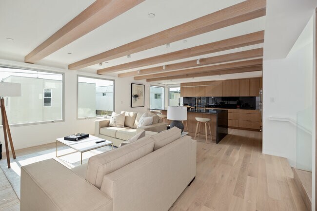 Building Photo - 4310 Ocean Dr