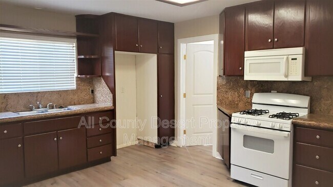 Foto del edificio - 83574 Tourmaline Ave