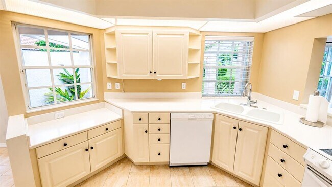 Foto del edificio - 4096 Lyndhurst Ct