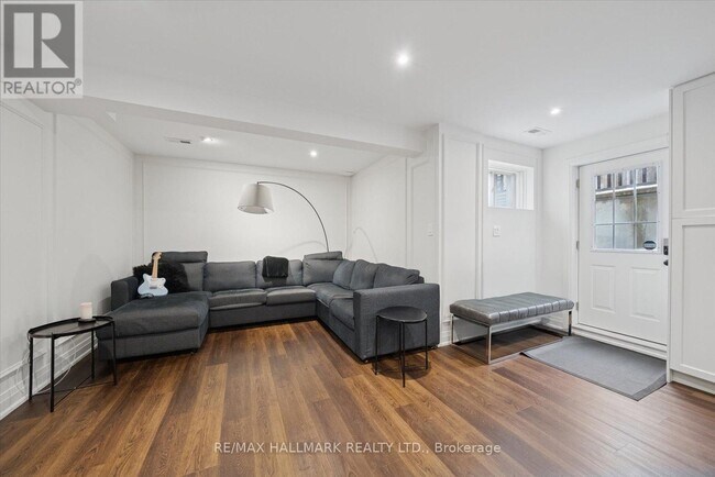 Photo du bâtiment - 312 Main St Unionville