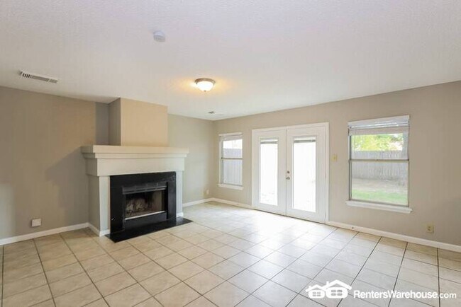 Foto del edificio - $500 off 2nd months rent. Two Story 4 bedr...