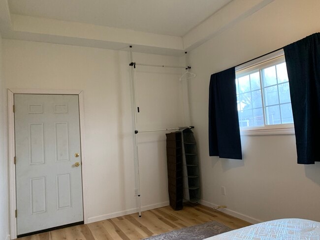 Building Photo - 206 Park St