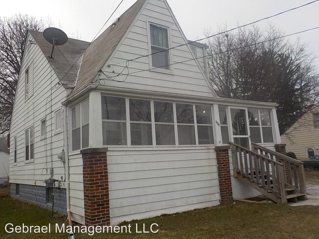 Building Photo - 1405 Vermilya Ave