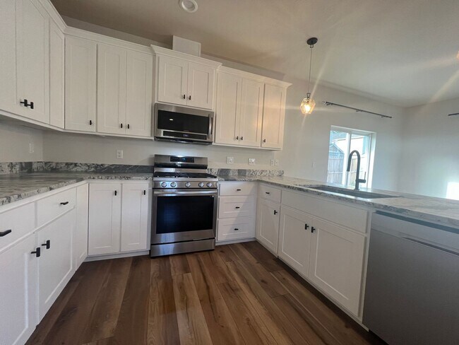 Foto del edificio - Charming three bedroom townhouse in the he...