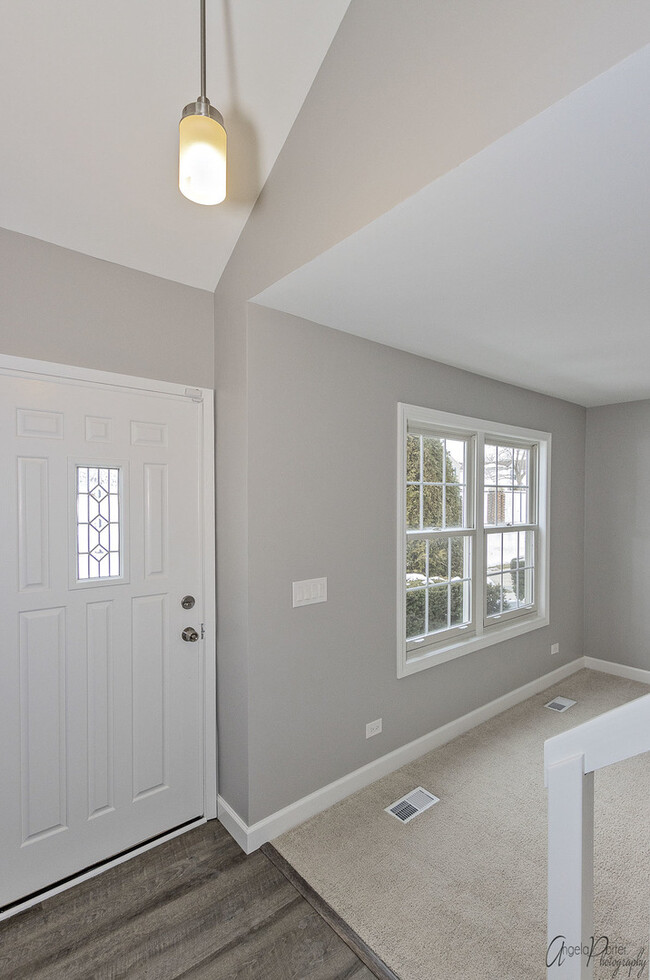 Building Photo - 511 Le Parc Cir