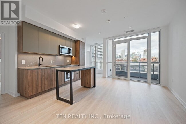 Building Photo - 15 Richardson St