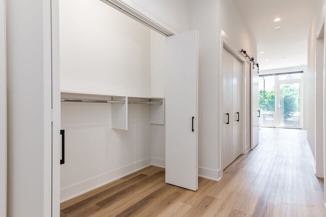 Interior Photo - Ashland224