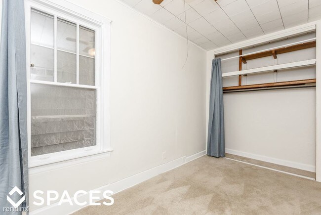 Building Photo - 1730 W Nelson St