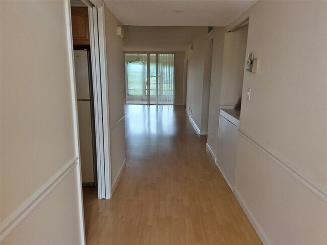 Foto del edificio - 3151 S Palm Aire Dr