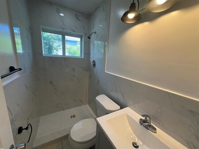 Foto del edificio - 6208 Dawson St