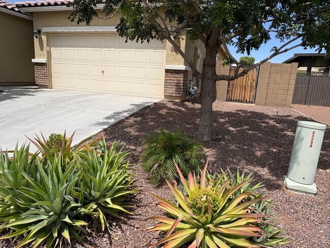 Building Photo - 21248 W Palm Ln