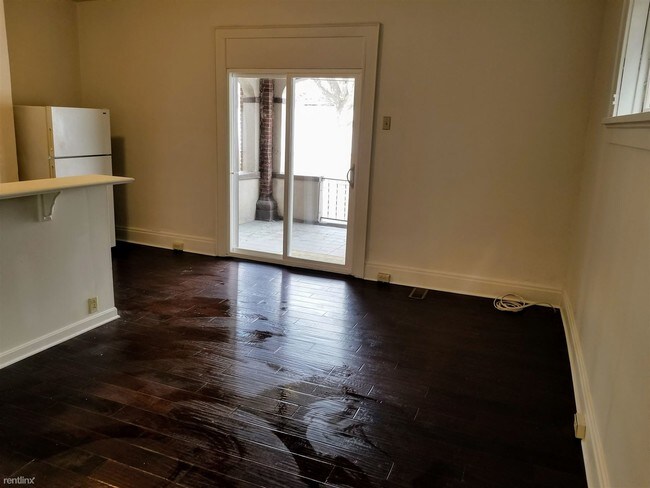 Foto del edificio - 2 br, 1 bath Apartment - 6370 Forward Avenue