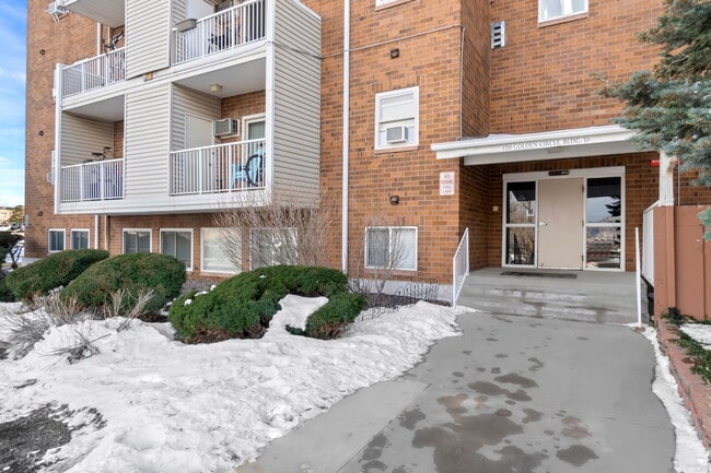 Photo - 1200 Golden Cir Townhome