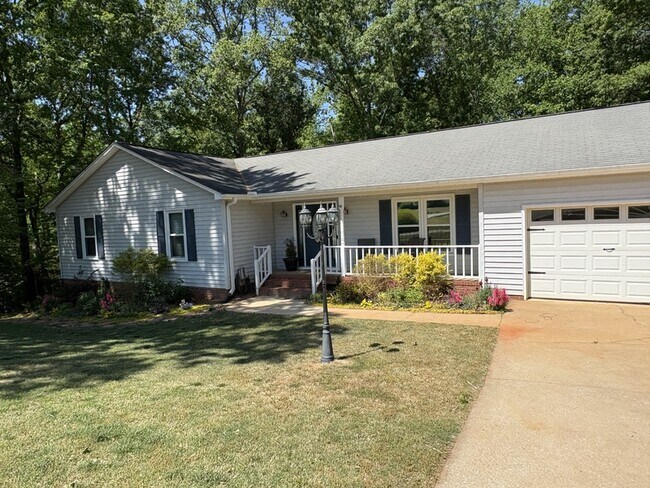 Building Photo - 321 N Valley View Dr