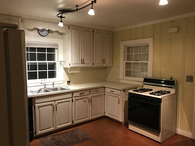 Kitchen - 804 E Bell St