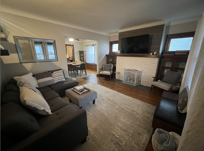 Living room, view from front door of unit - 2031 Richland Ave