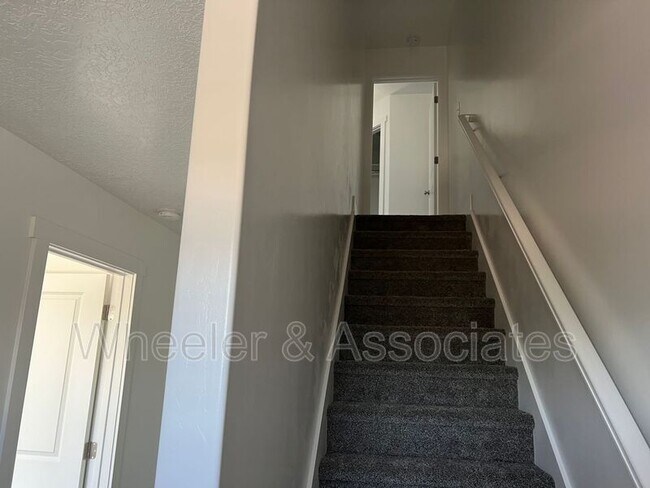 Building Photo - 318 38th St