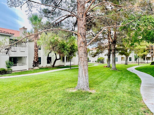 Foto del edificio - Coming Soon: Spacious, Fully Furnished 2 Bed, 2 Bath Condo in the Lakes!