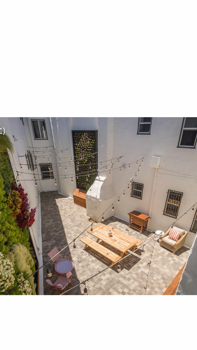 Foto del edificio - 844 N Hoover St