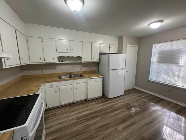 Foto del edificio - 1350 Fairchild St