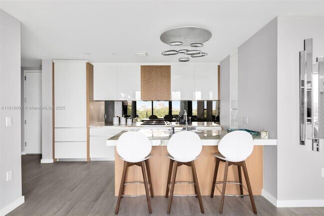 Foto del edificio - 2831 S Bayshore Dr