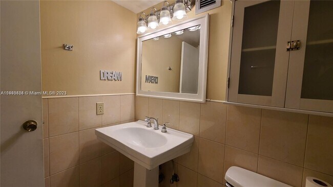Foto del edificio - 851 Three Islands Boulevard