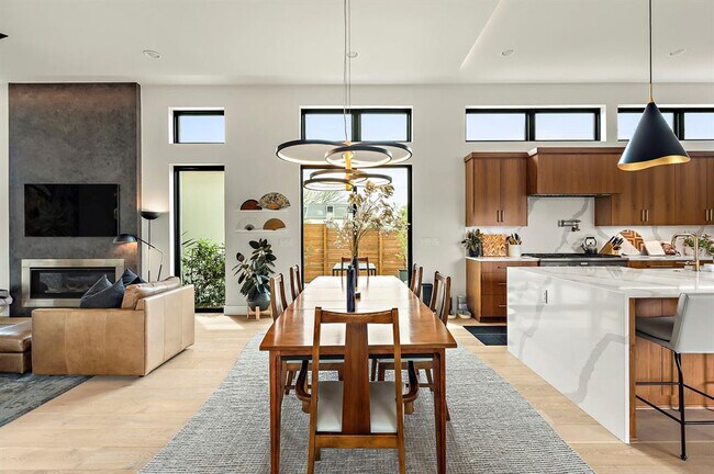 Foto del edificio - 2116 Kenwood Ave