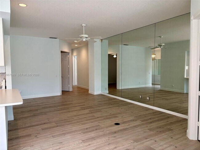 Foto del edificio - 2786 James River Rd